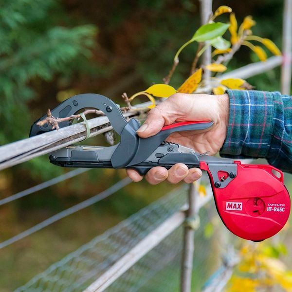 Степлер MAX Tapener HT-R45C(RD) + Лента 20 шт + Скобы MAX + Ножи 2 шт. в упаковке / Тапенер Акционный набор 120600800139 фото