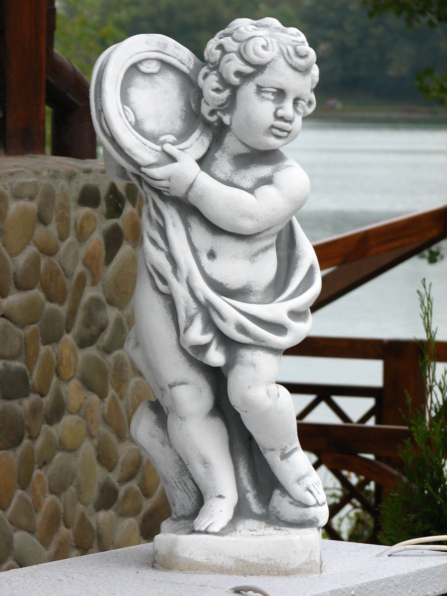 Садовая скульптура «Мальчик с бубном»