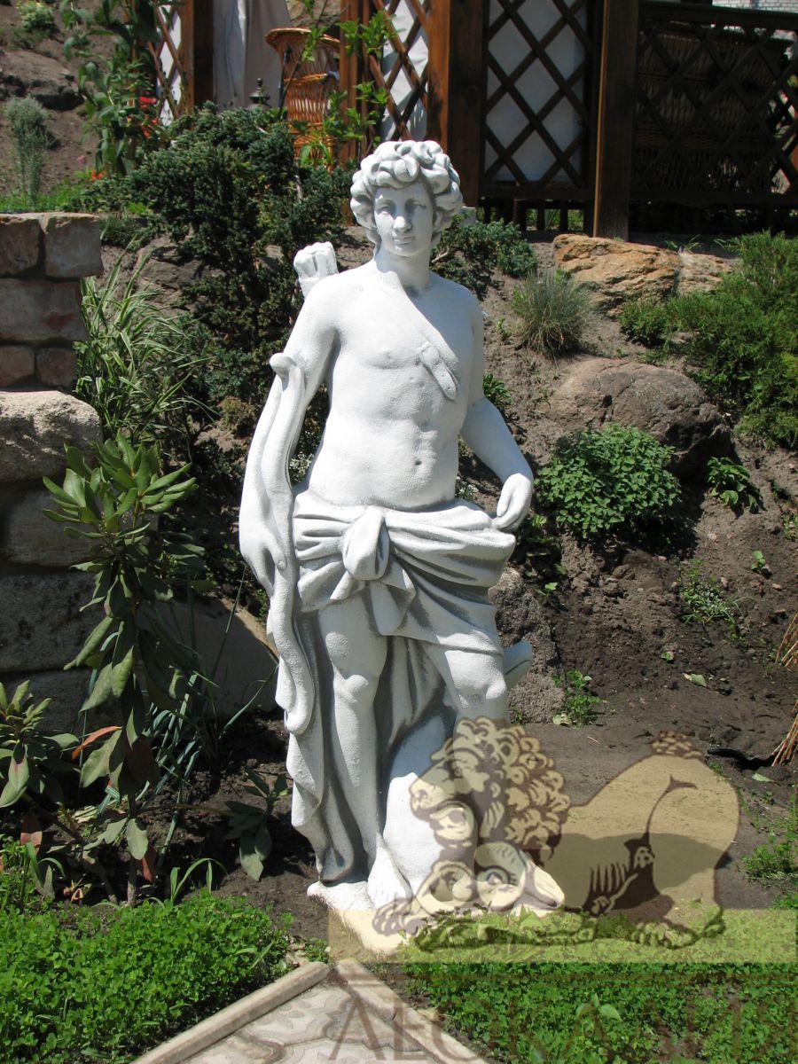 Садова скульптура "Лучник"